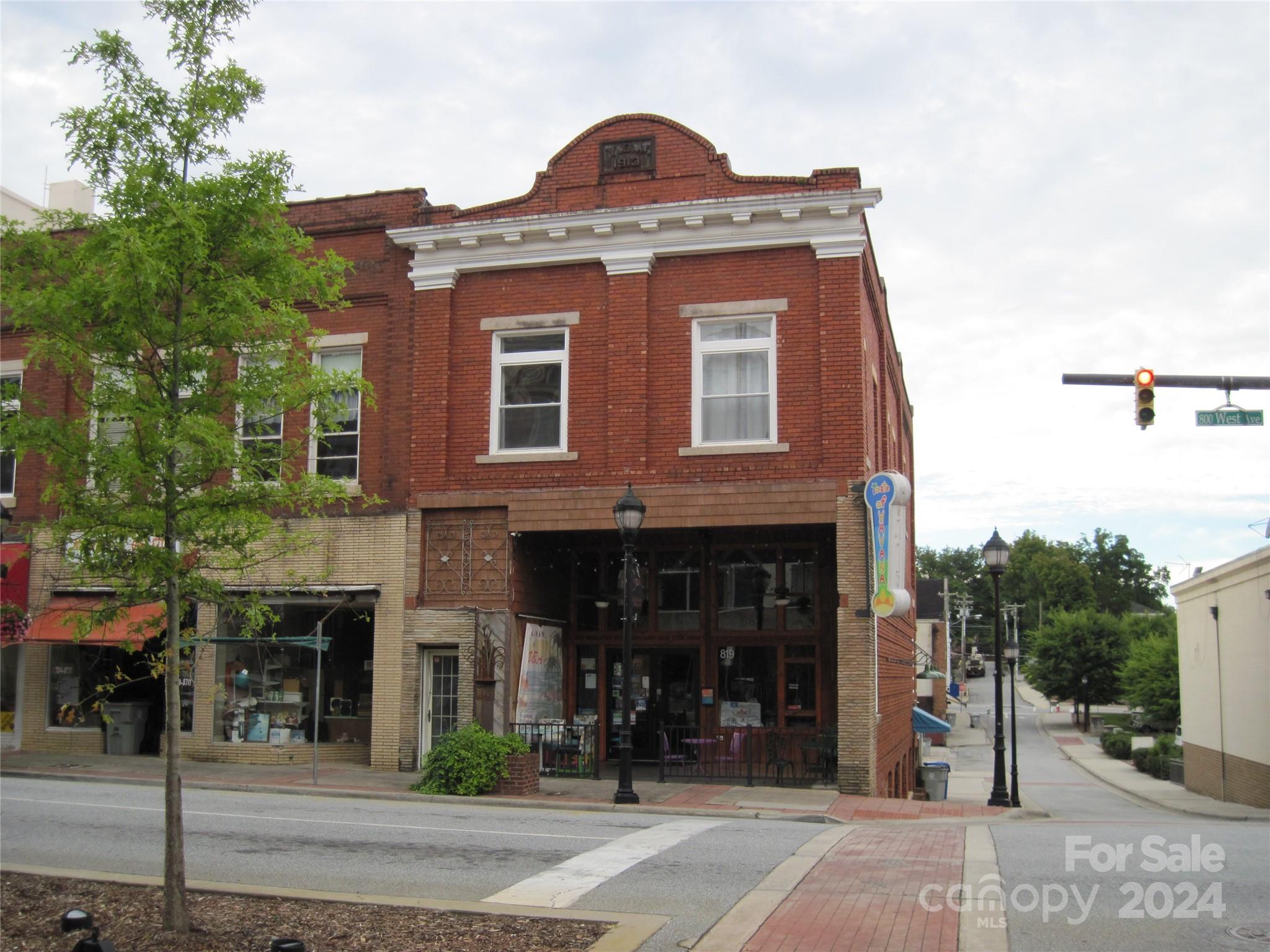 819 West Avenue NW Lenoir NC 28645