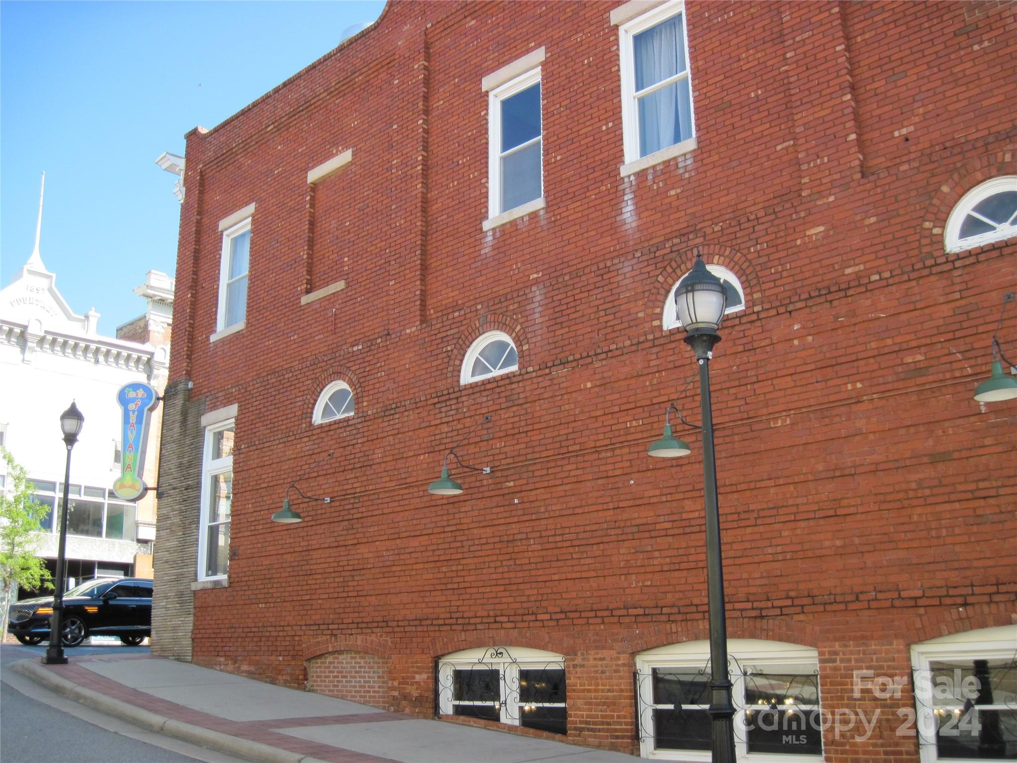 819 West Avenue NW Lenoir NC 28645