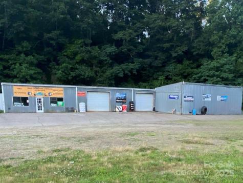 23 Lana Lane Burnsville NC 28714