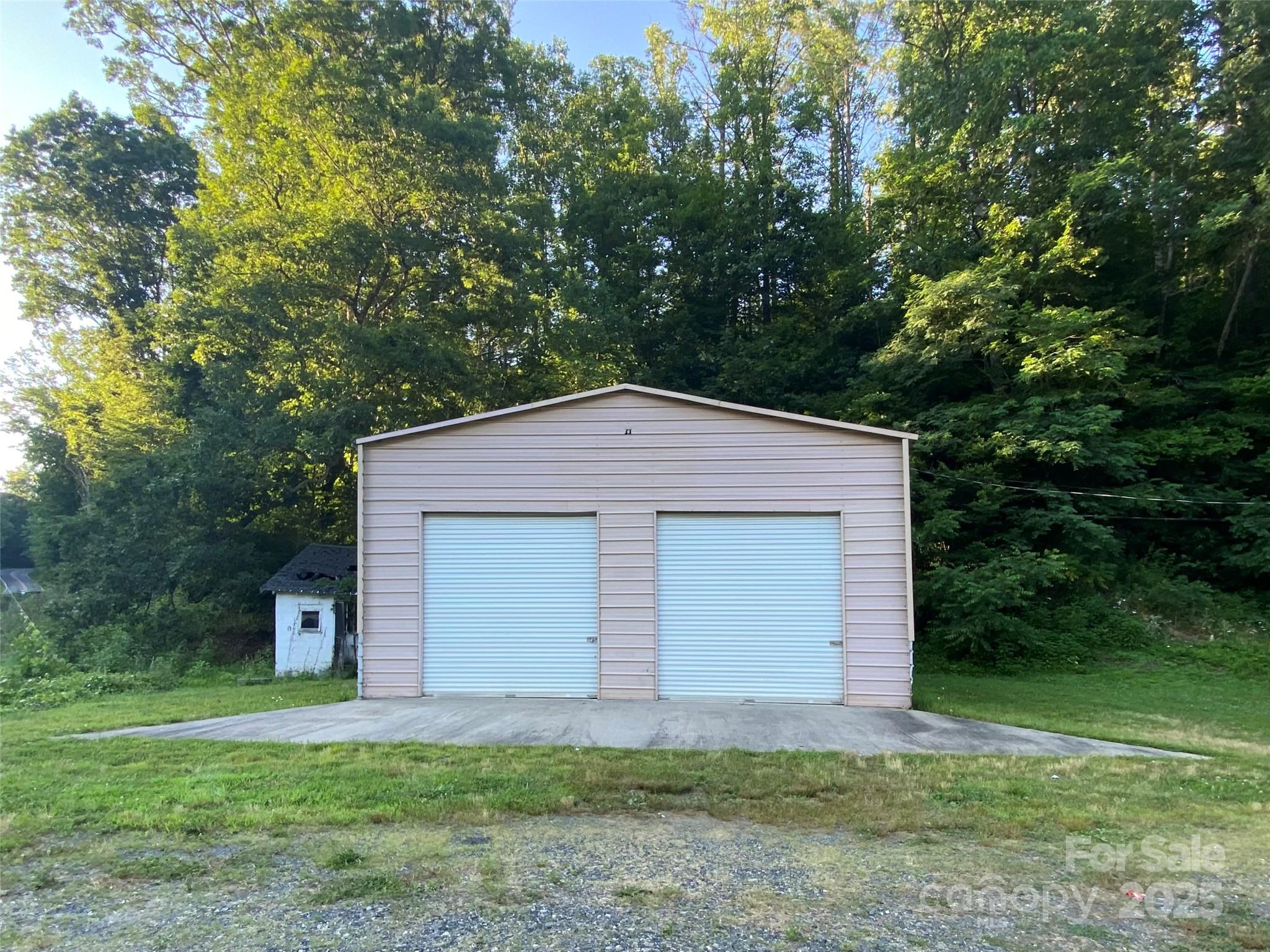 23 Lana Lane Burnsville NC 28714