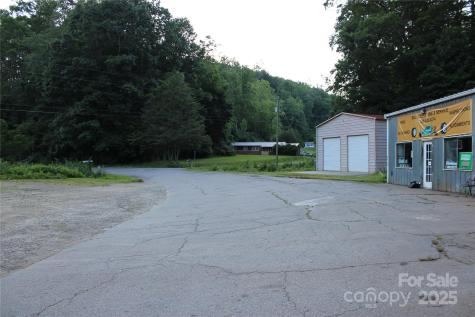 23 Lana Lane Burnsville NC 28714