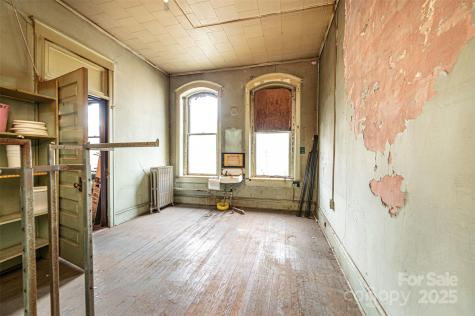812 West Avenue NW Lenoir NC 28645