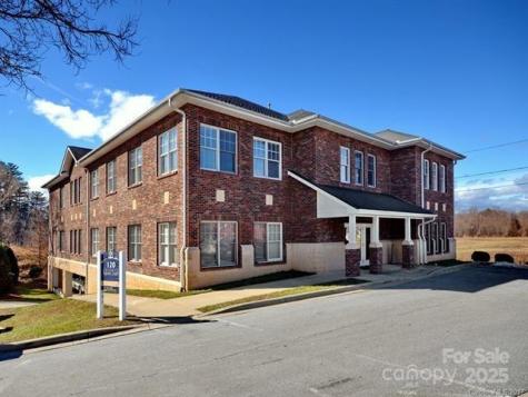 120 Chadwick Square Court Hendersonville NC 28739