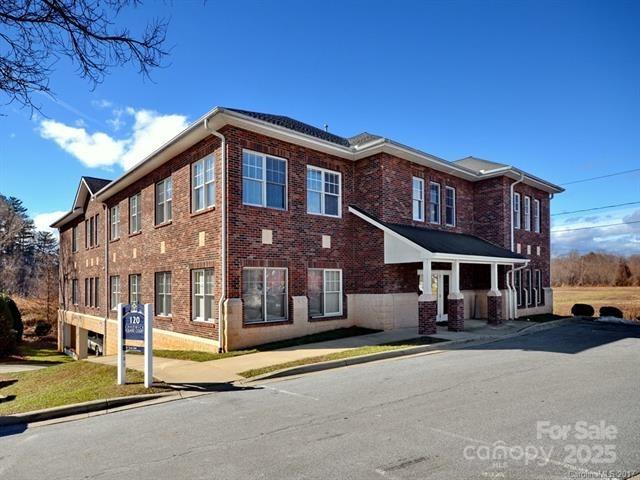 120 Chadwick Square Court Hendersonville NC 28739
