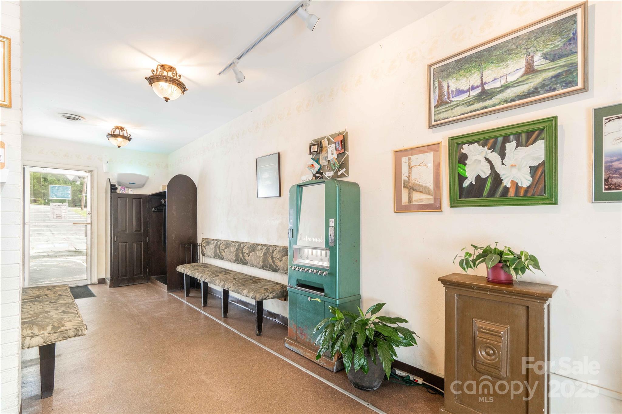 3449 Robinhood Road Winston Salem NC 27106