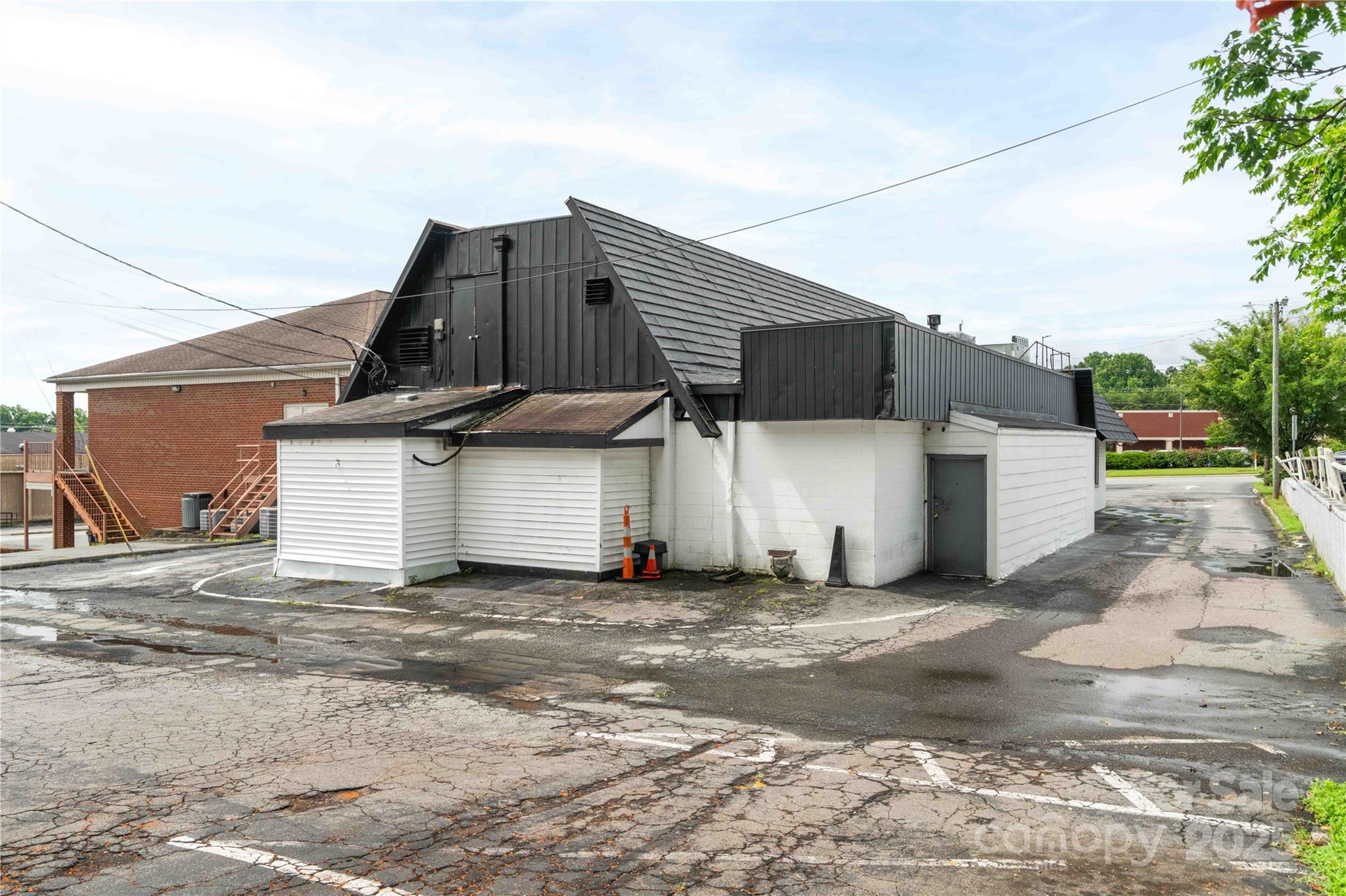 3449 Robinhood Road Winston Salem NC 27106