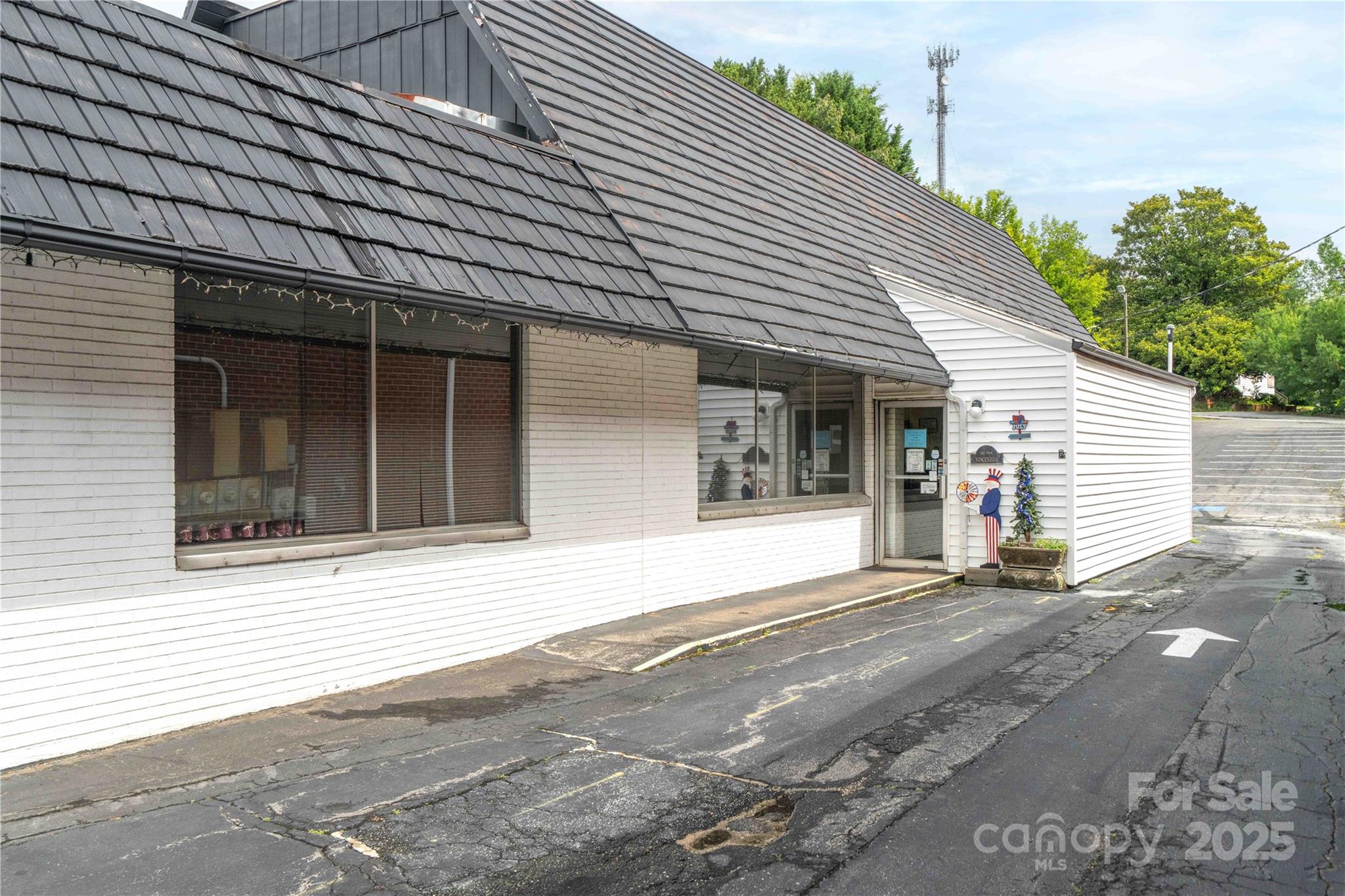 3449 Robinhood Road Winston Salem NC 27106