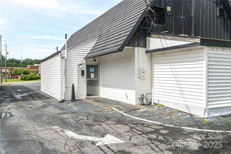 3449 Robinhood Road Winston Salem NC 27106