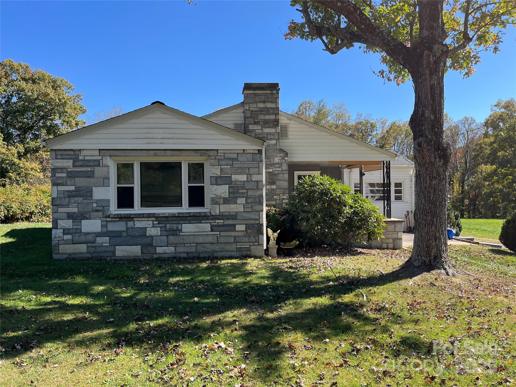 180 Holbrook Road Candler NC 28715