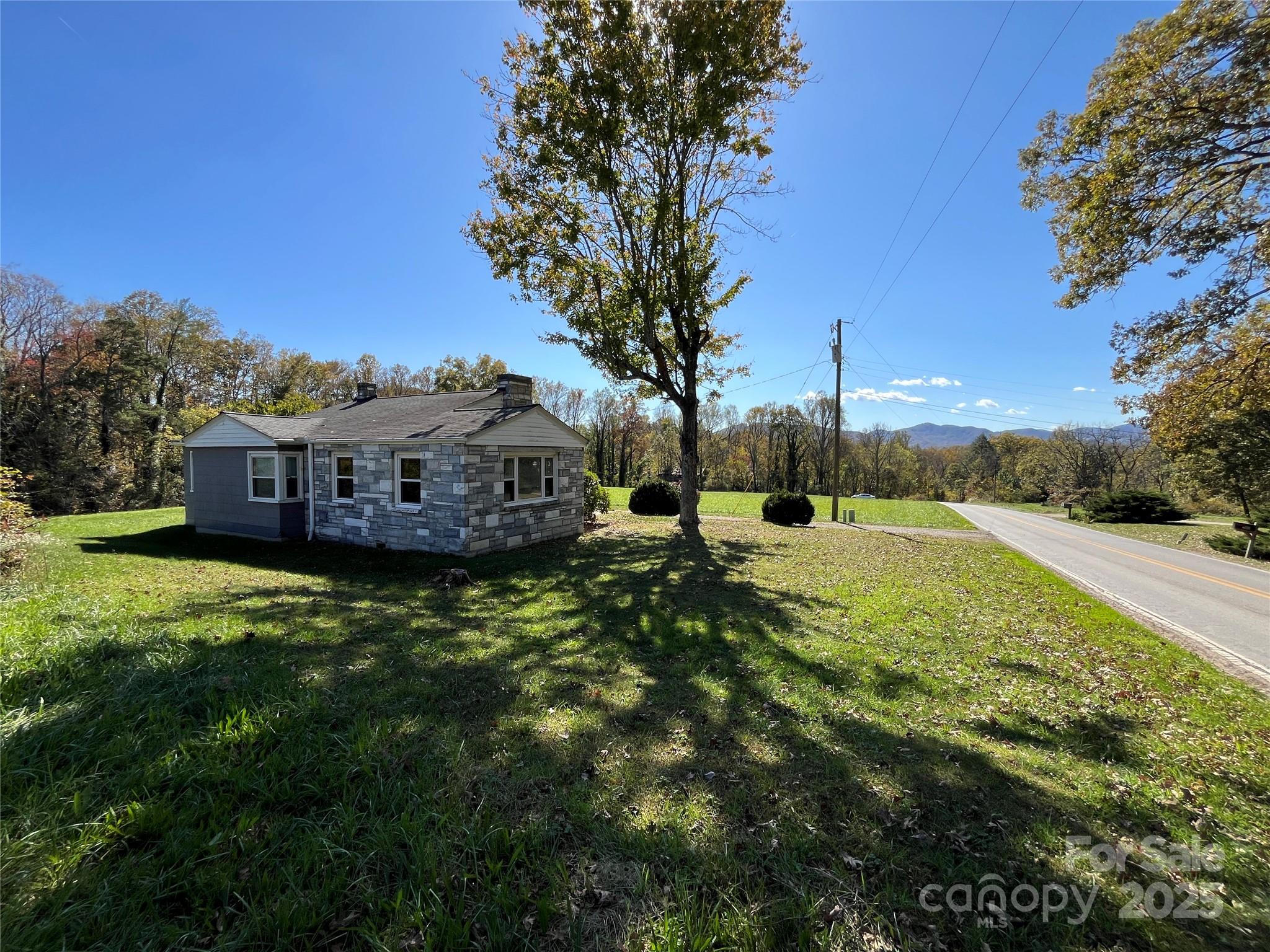 180 Holbrook Road Candler NC 28715