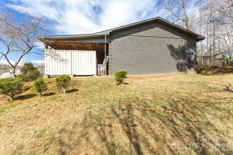 17 Red Leaf Road Asheville NC 28806
