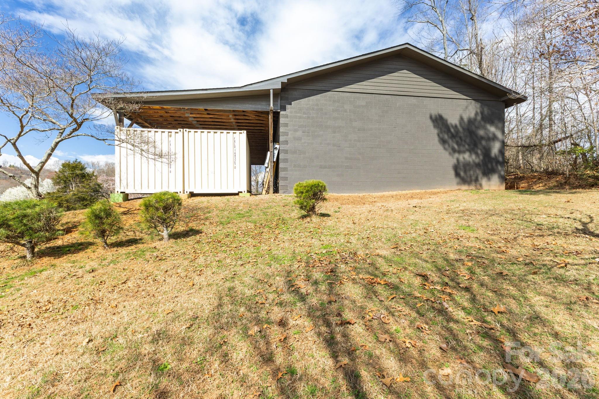 17 Red Leaf Road Asheville NC 28806