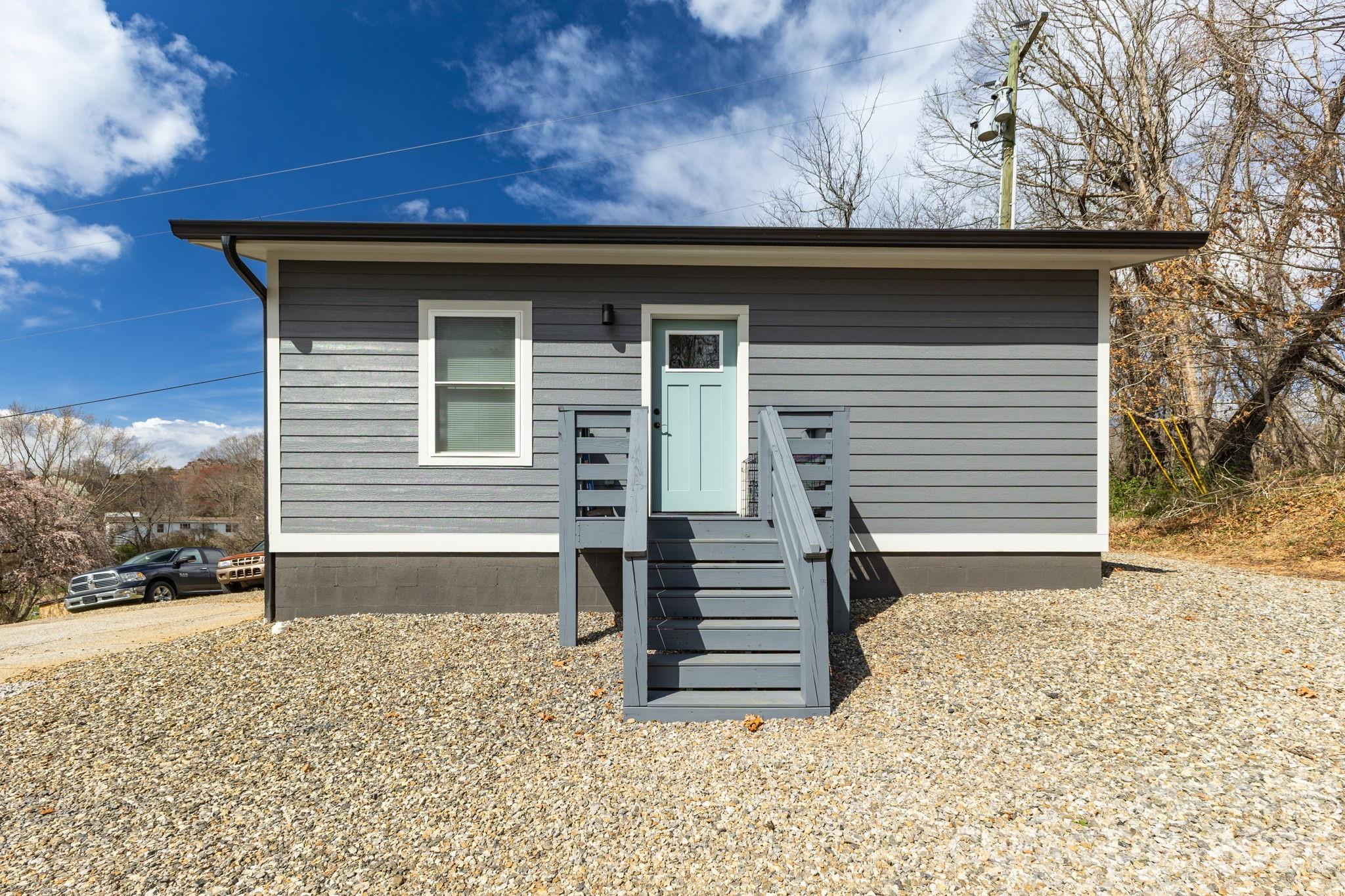 17 Red Leaf Road Asheville NC 28806