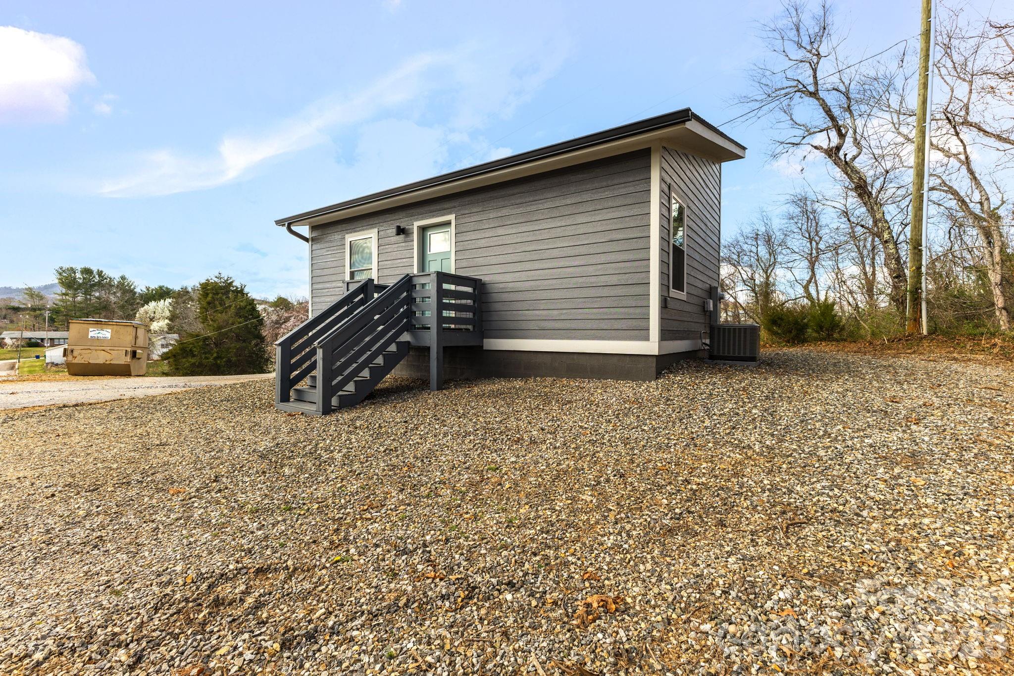 17 Red Leaf Road Asheville NC 28806