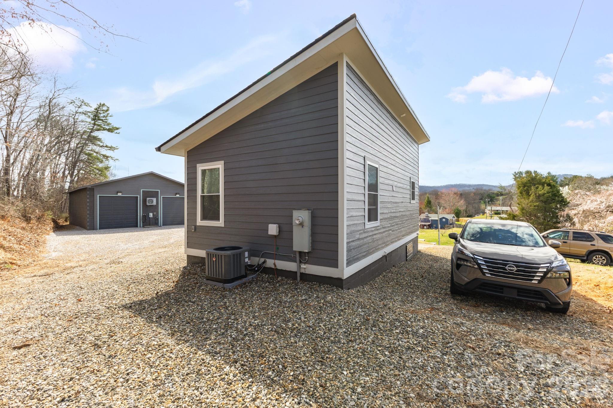 17 Red Leaf Road Asheville NC 28806