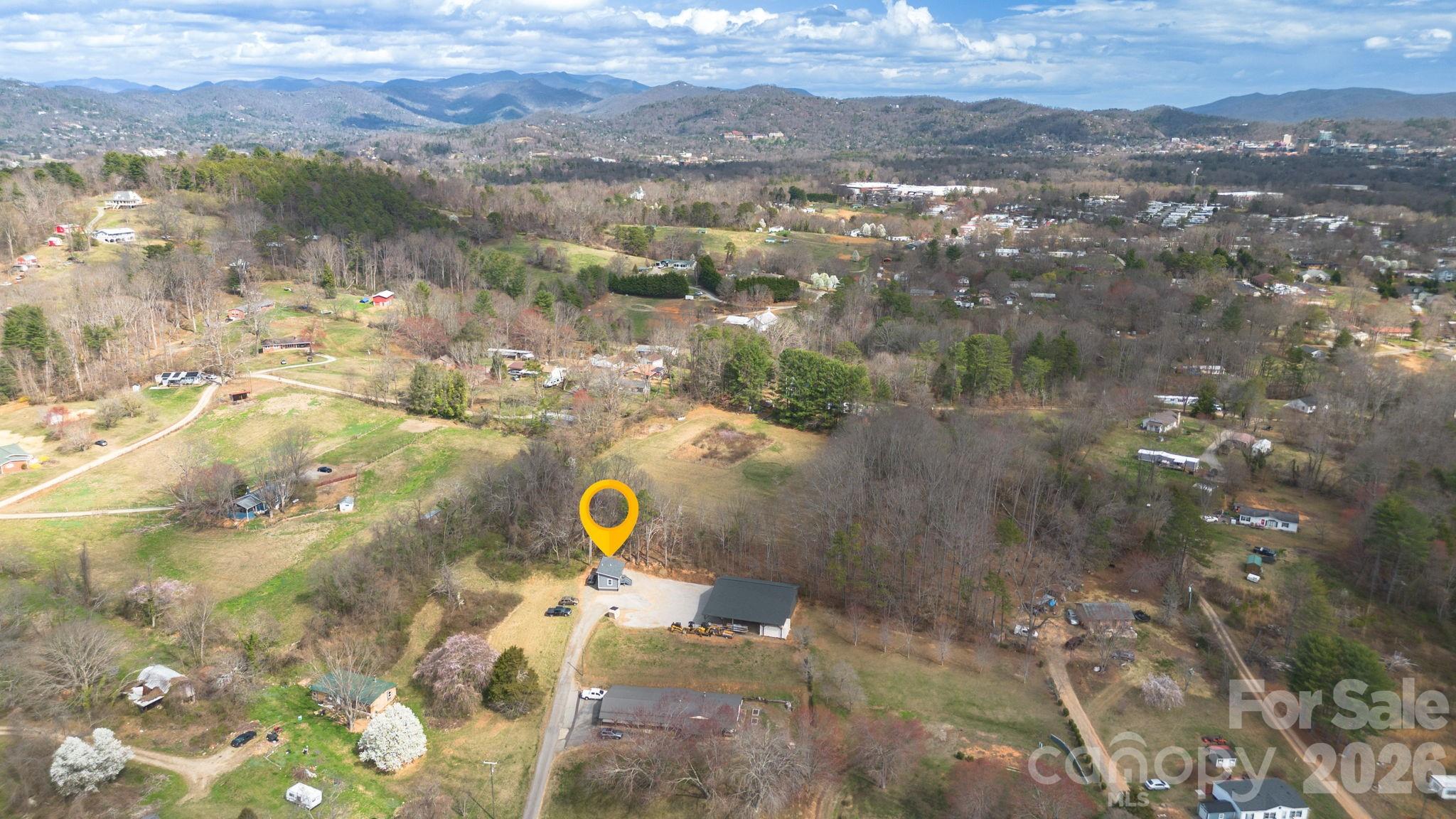 17 Red Leaf Road Asheville NC 28806