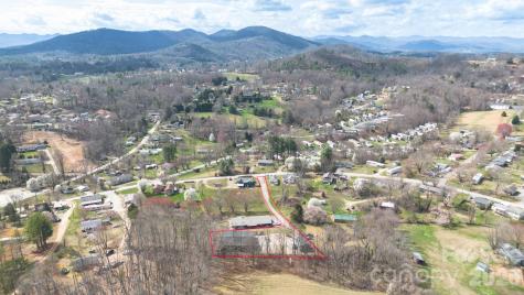 17 Red Leaf Road Asheville NC 28806