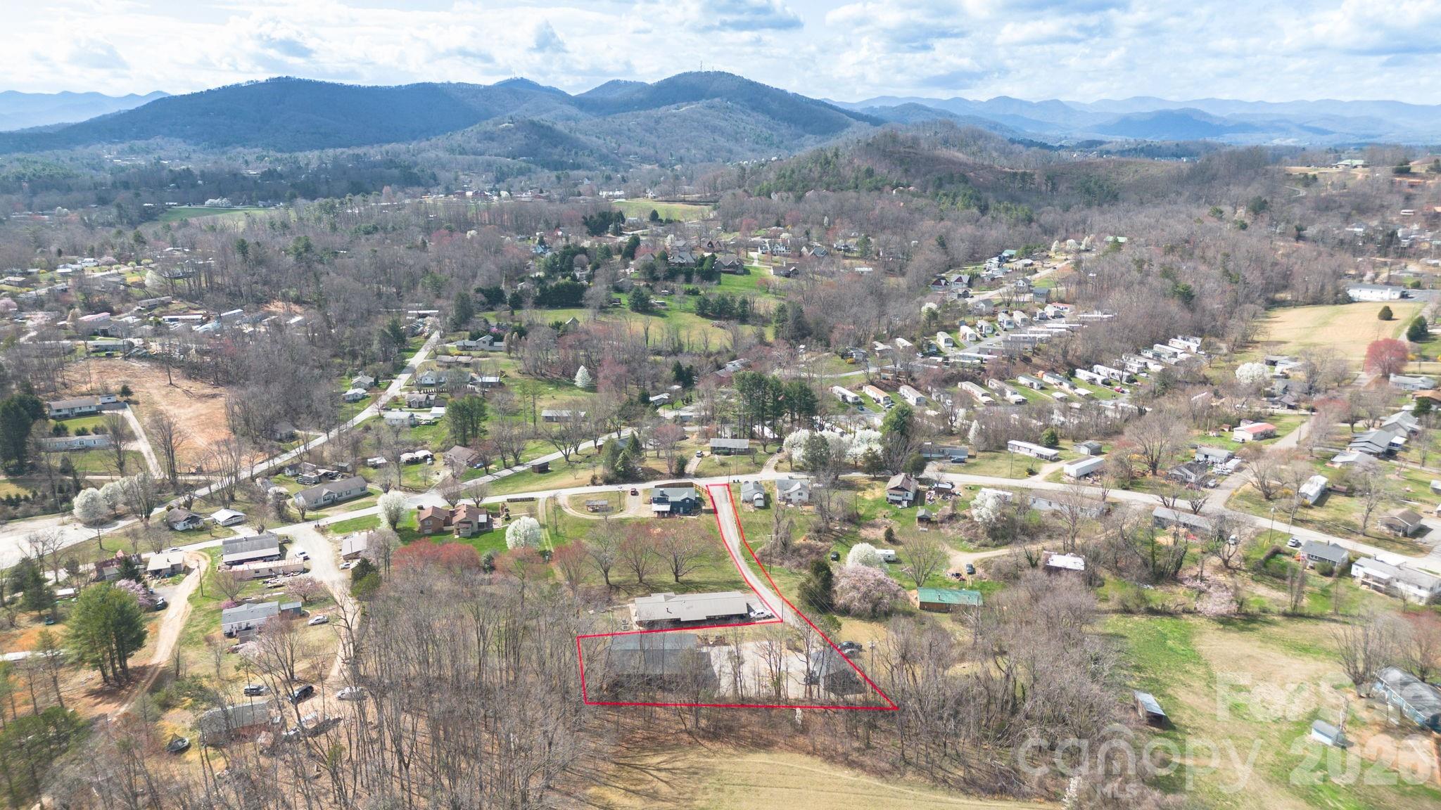 17 Red Leaf Road Asheville NC 28806