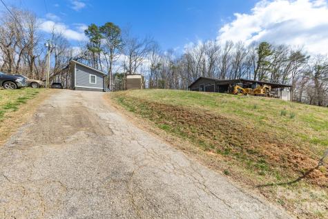17 Red Leaf Road Asheville NC 28806