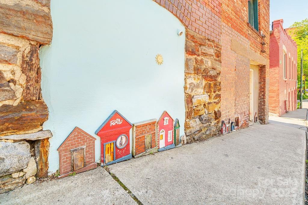 33 Carolina Lane Asheville NC 28801