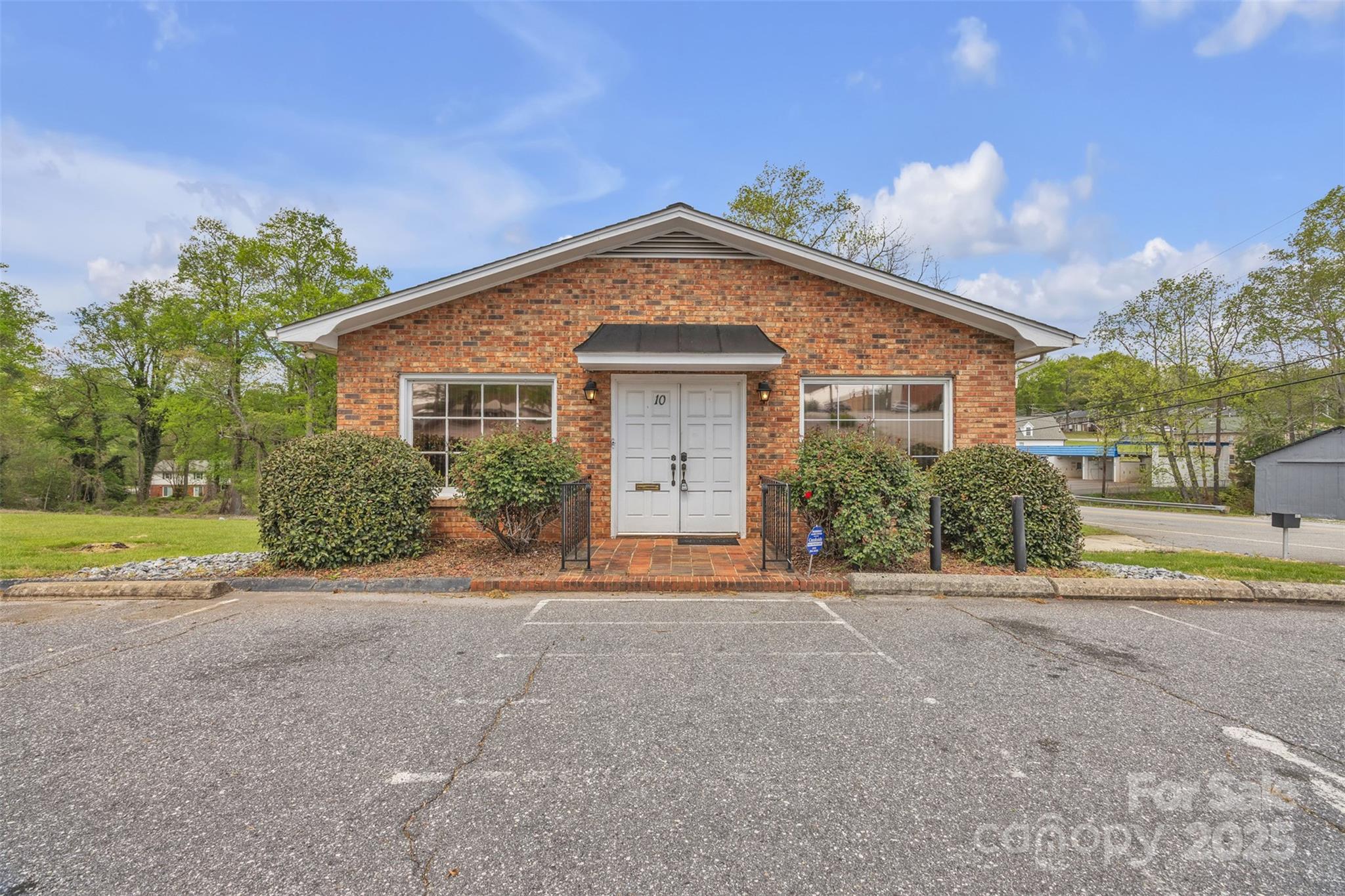 10 1st Avenue NW Taylorsville NC 28681
