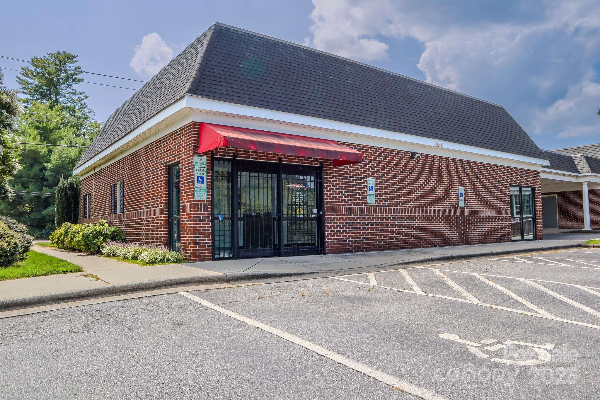 317 1st Street E Conover NC 28613