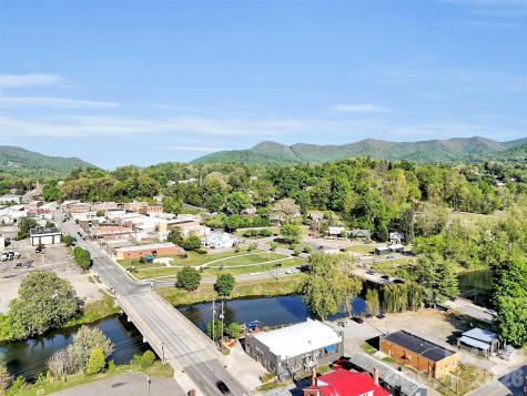 31 Penland Street Canton NC 28716