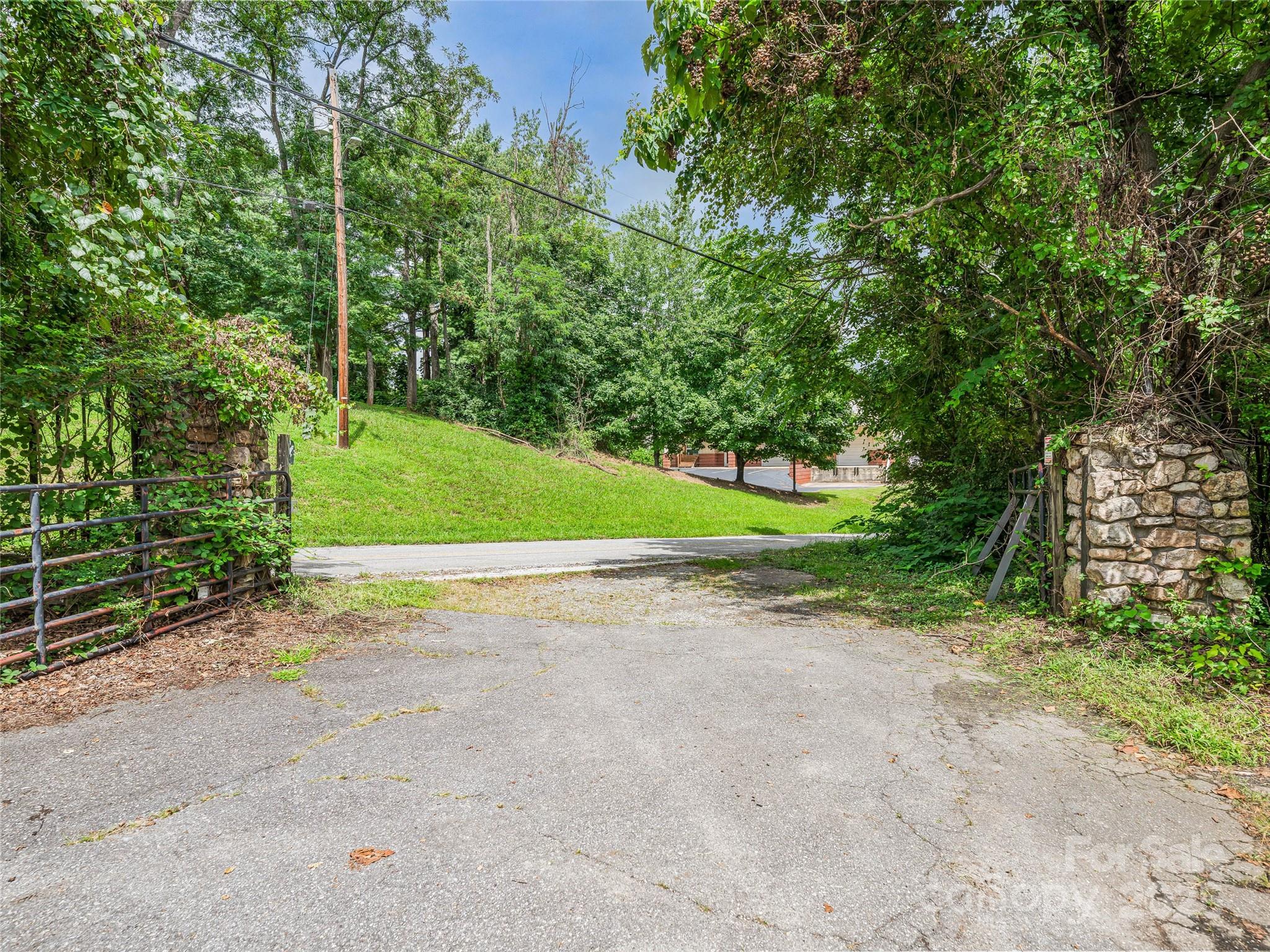 220, 226 & 99999 Hazel Mill Road Asheville NC 28806