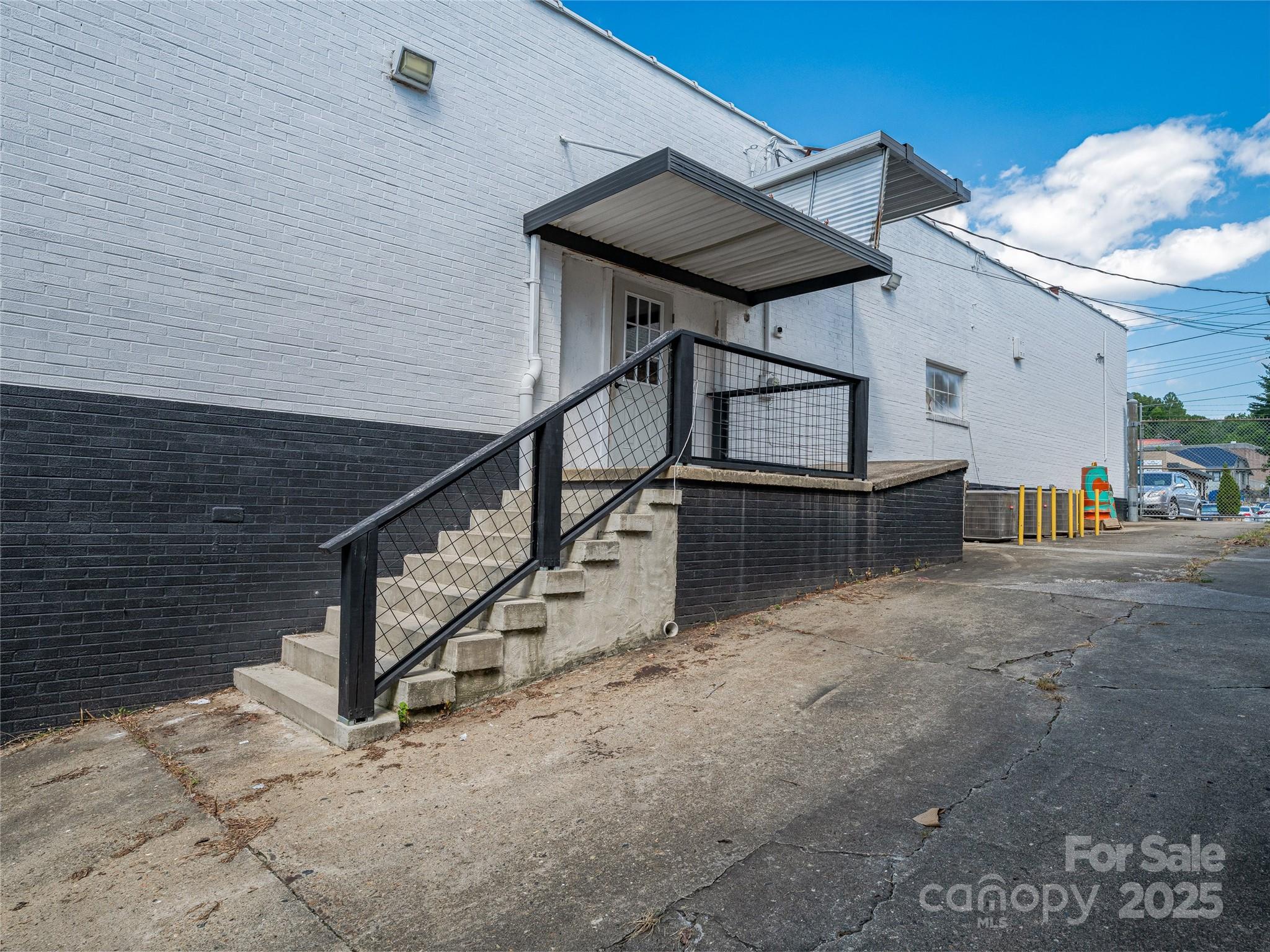 105 W Henderson Street Marion NC 28752