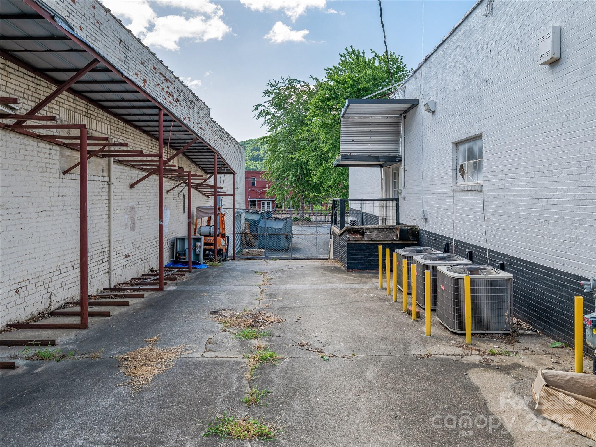 105 W Henderson Street Marion NC 28752