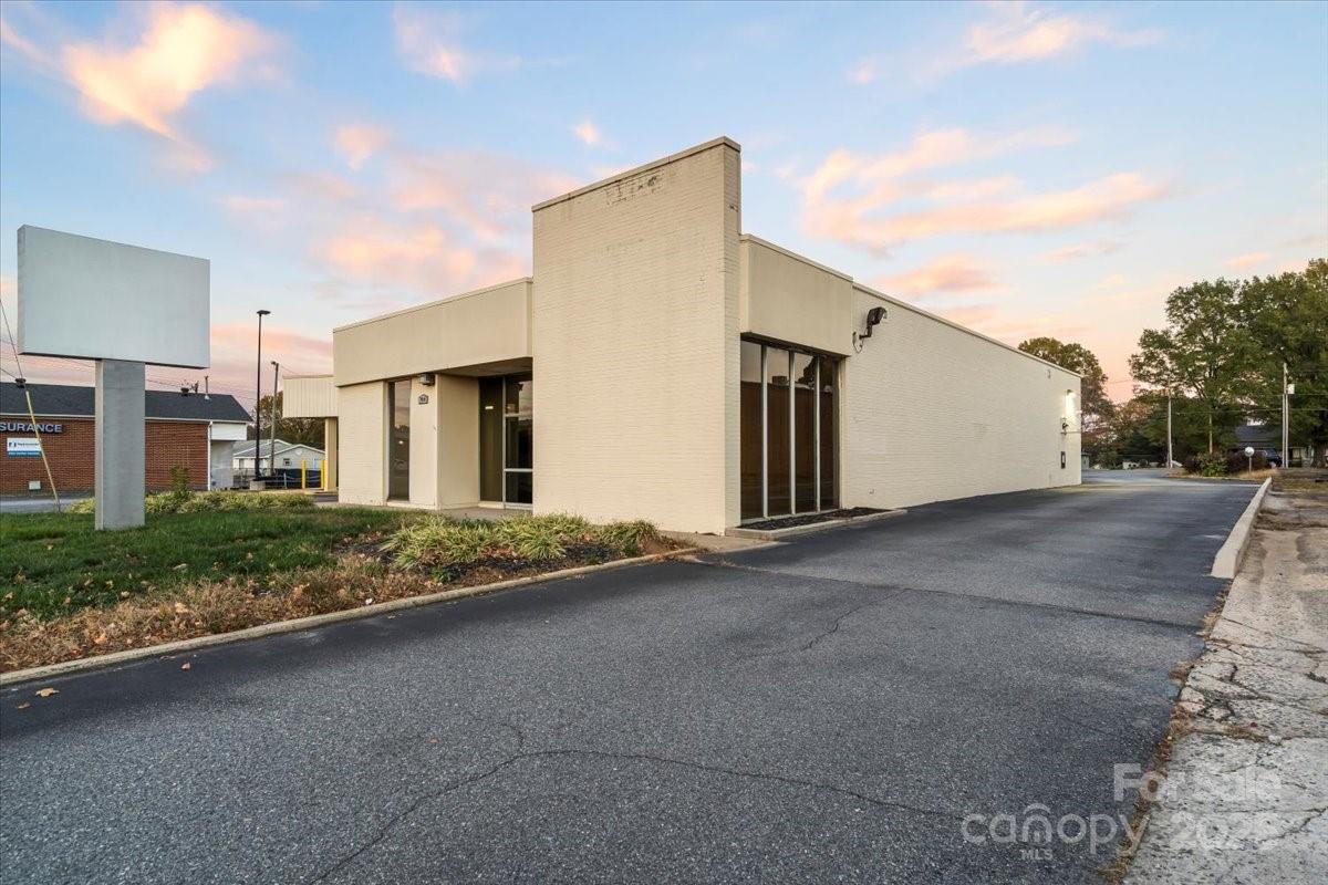 704 N Cannon Boulevard Kannapolis NC 28083