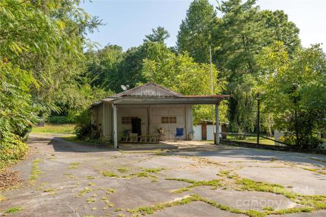 1925-A Windsor Drive Laurel Park NC 28739