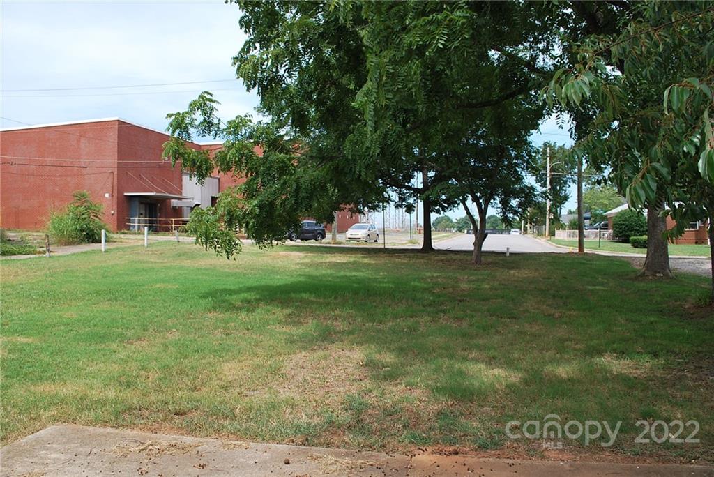 204 N Oakland Avenue Statesville NC 28677