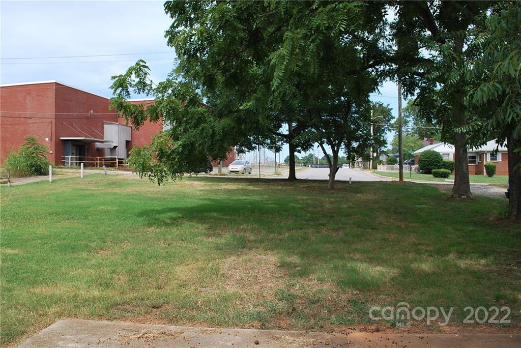 204 N Oakland Avenue Statesville NC 28677