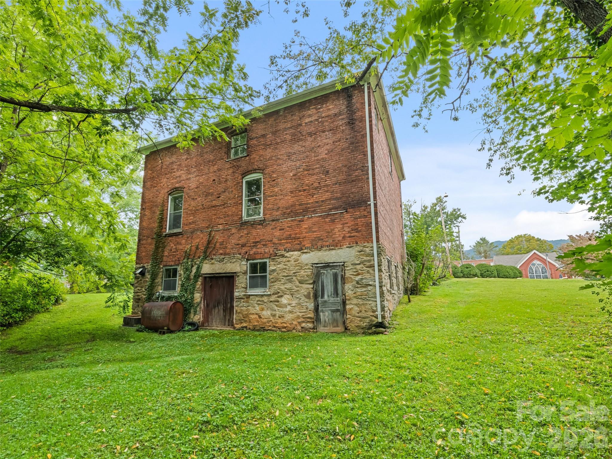 123 S Main Street Waynesville NC 28786