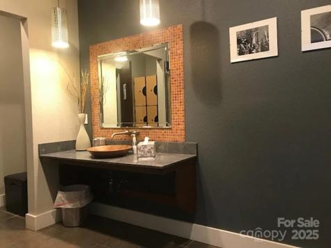 317 N King Street Hendersonville NC 28792