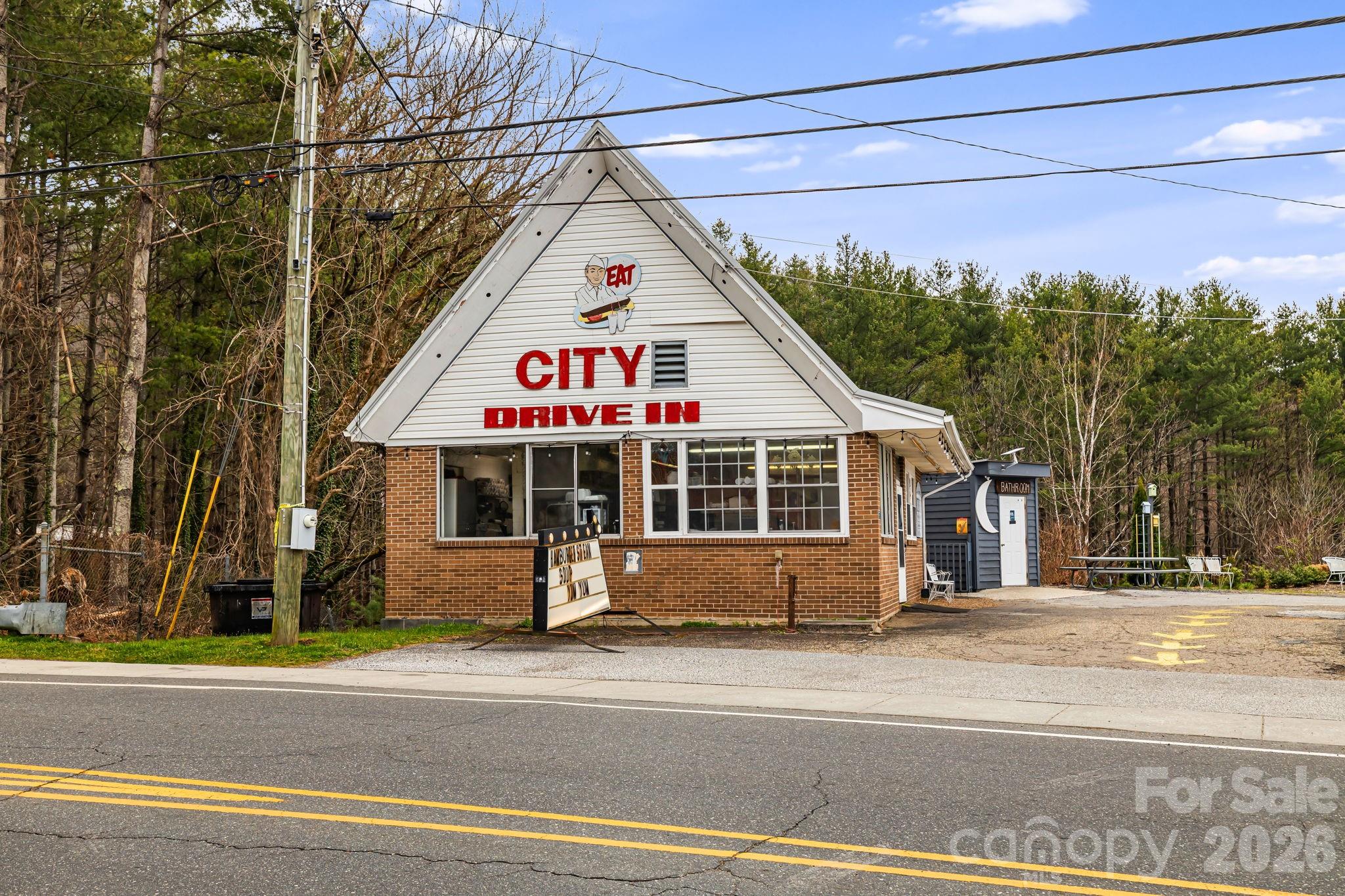 670 Oak Avenue Spruce Pine NC 28777