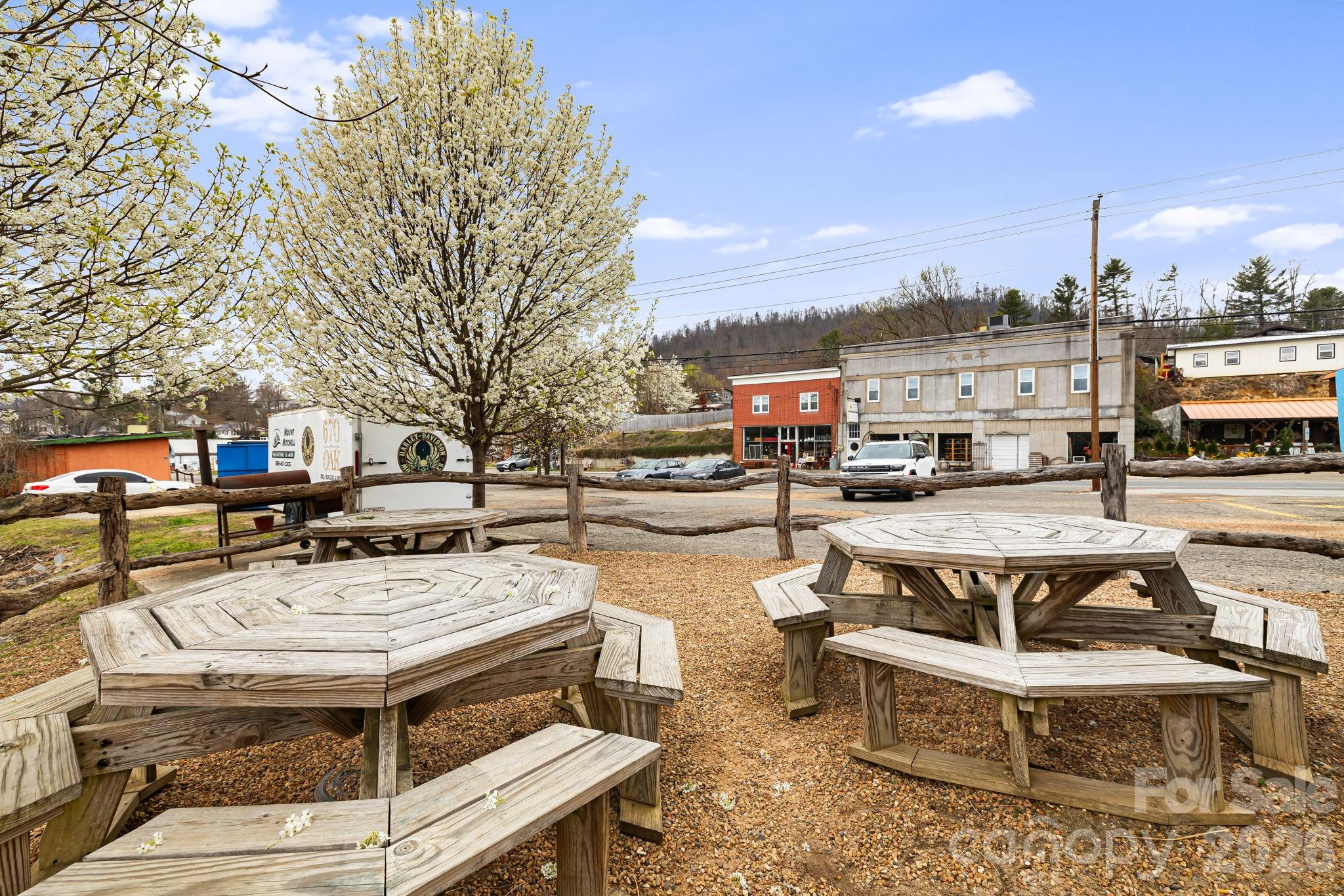 670 Oak Avenue Spruce Pine NC 28777