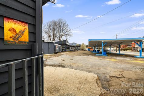 670 Oak Avenue Spruce Pine NC 28777