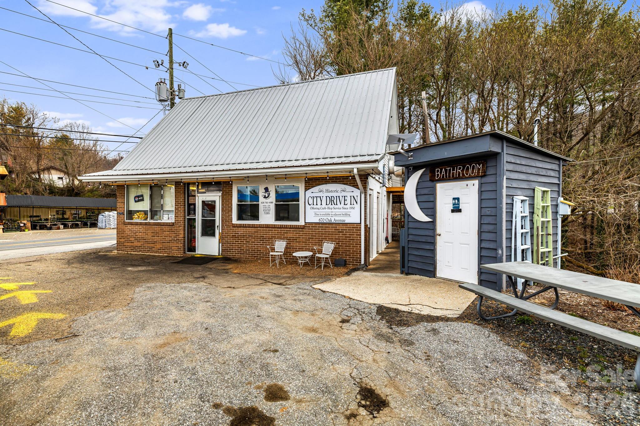 670 Oak Avenue Spruce Pine NC 28777