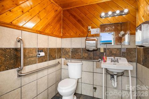 670 Oak Avenue Spruce Pine NC 28777