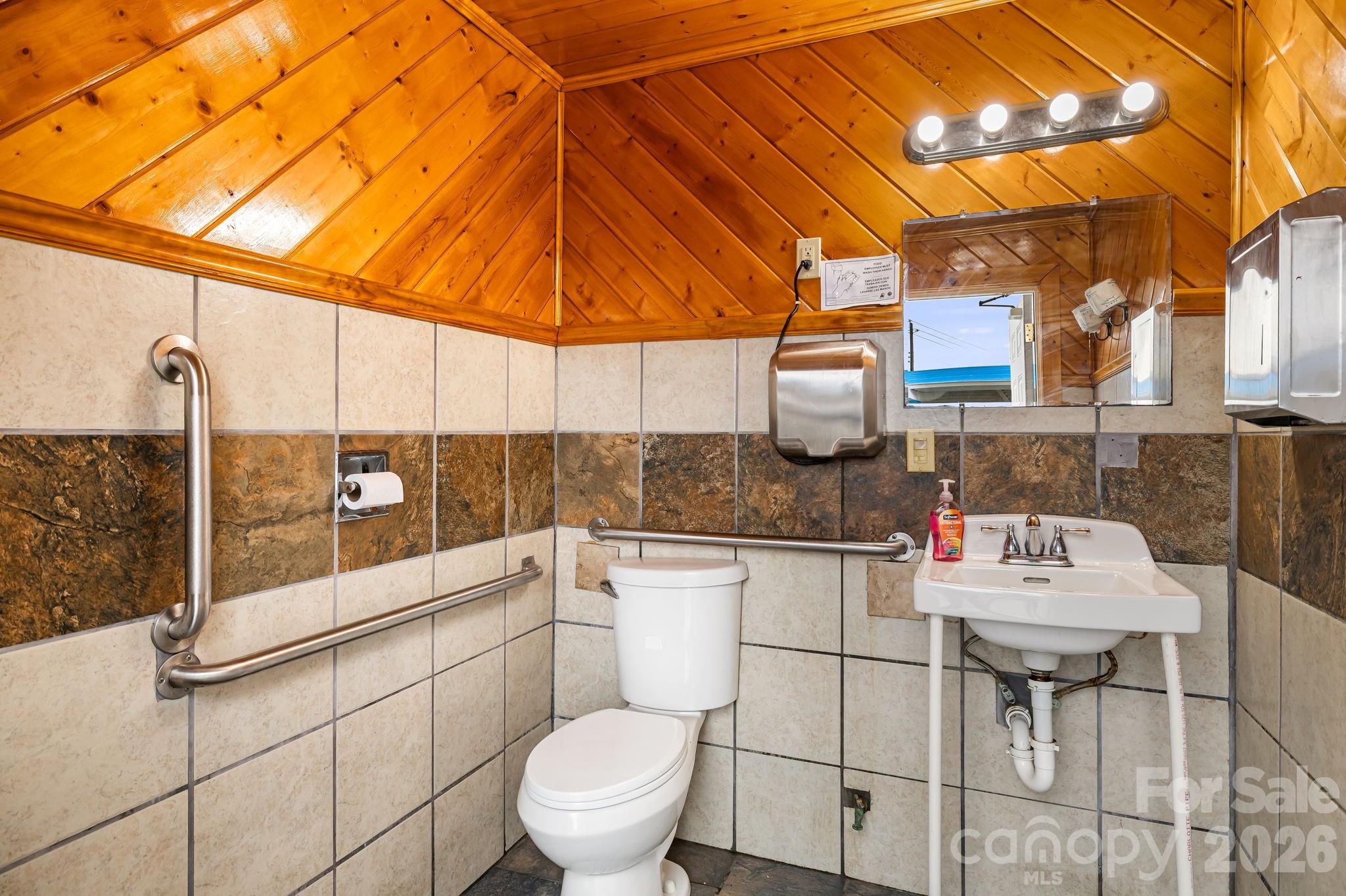 670 Oak Avenue Spruce Pine NC 28777