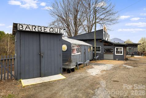 670 Oak Avenue Spruce Pine NC 28777