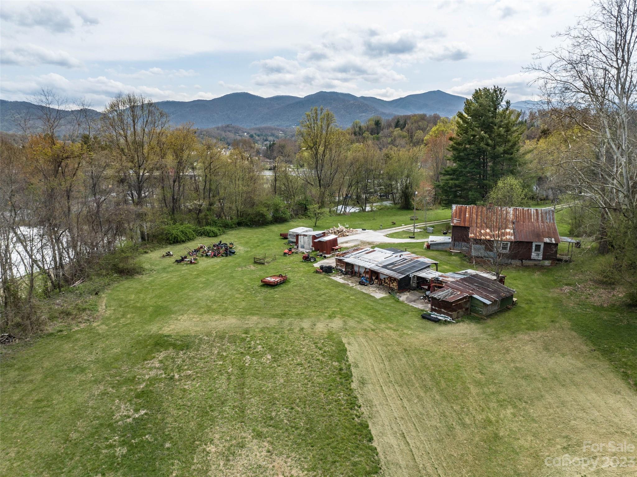 38 Hall Top Road Waynesville NC 28786