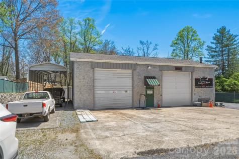 130 Oakland Hill Drive Etowah NC 28729