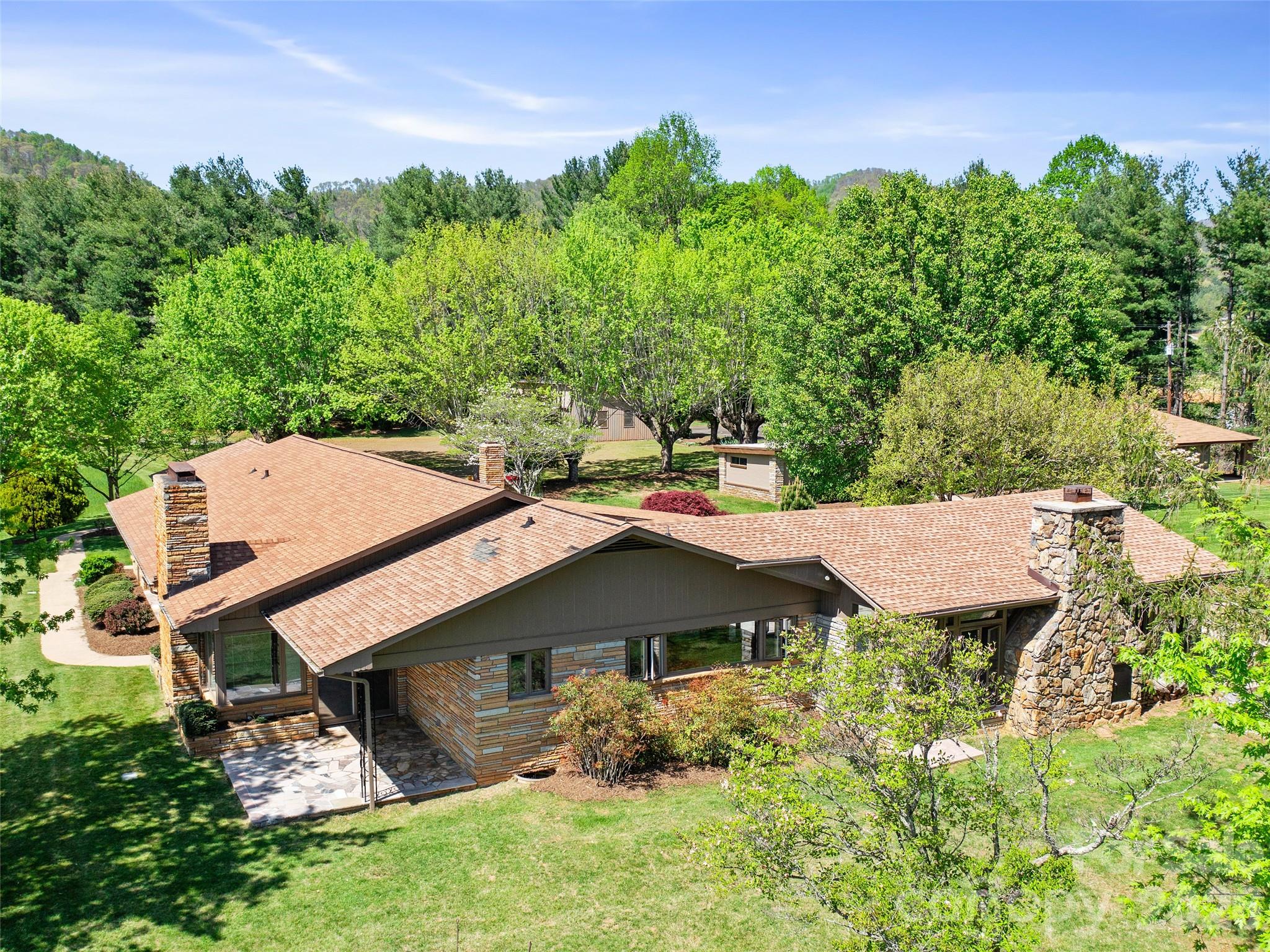 110 Crest View Road Burnsville NC 28714