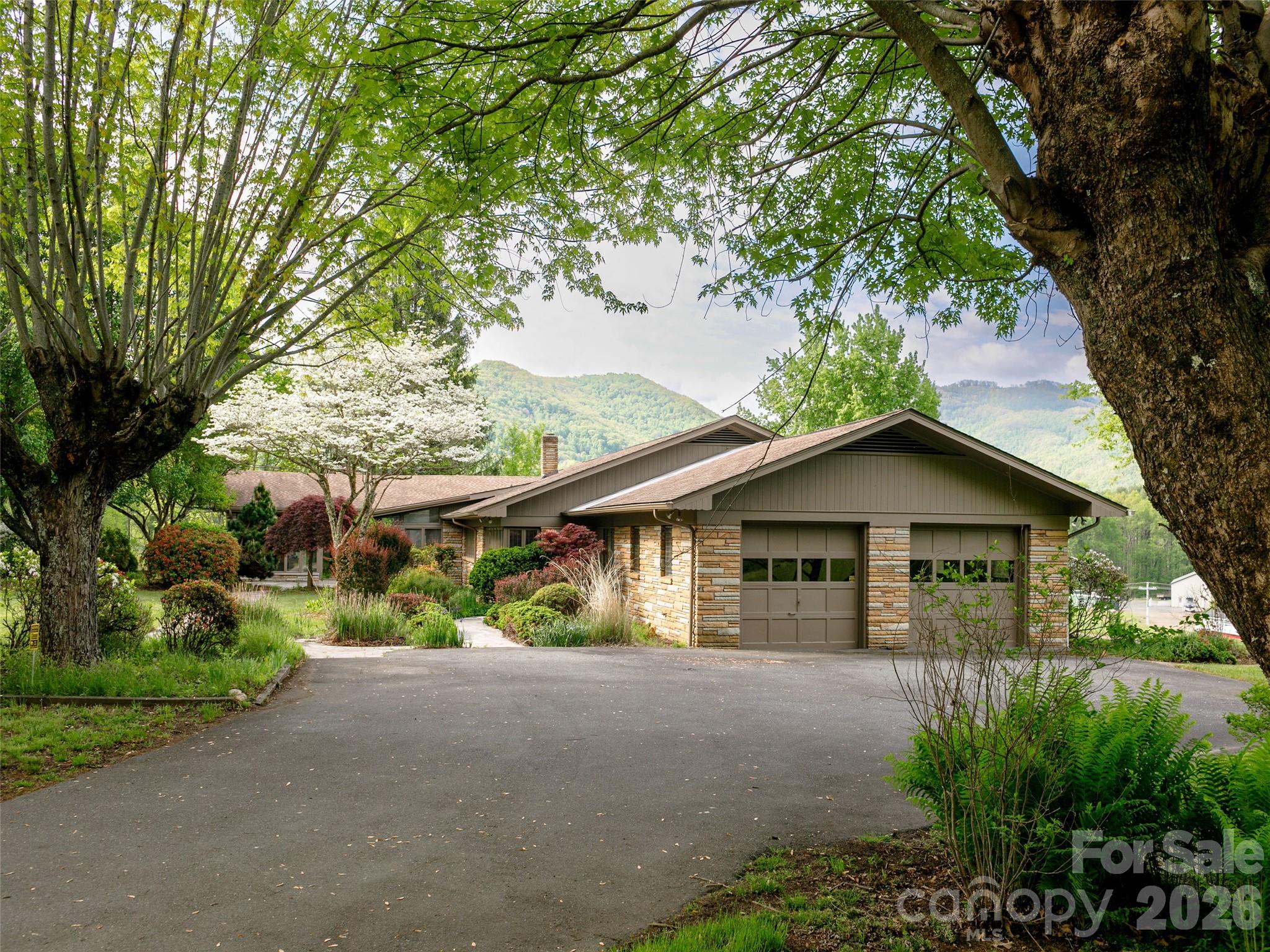 110 Crest View Road Burnsville NC 28714