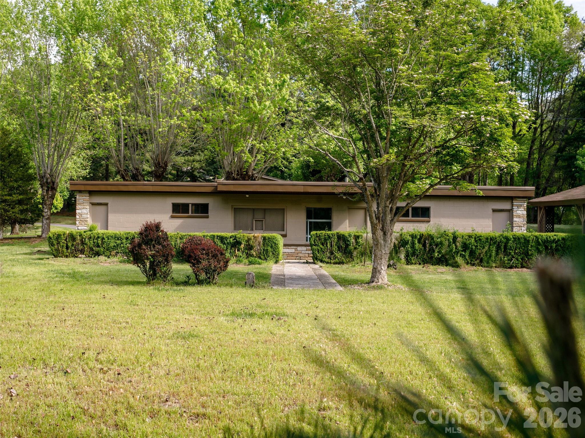 110 Crest View Road Burnsville NC 28714