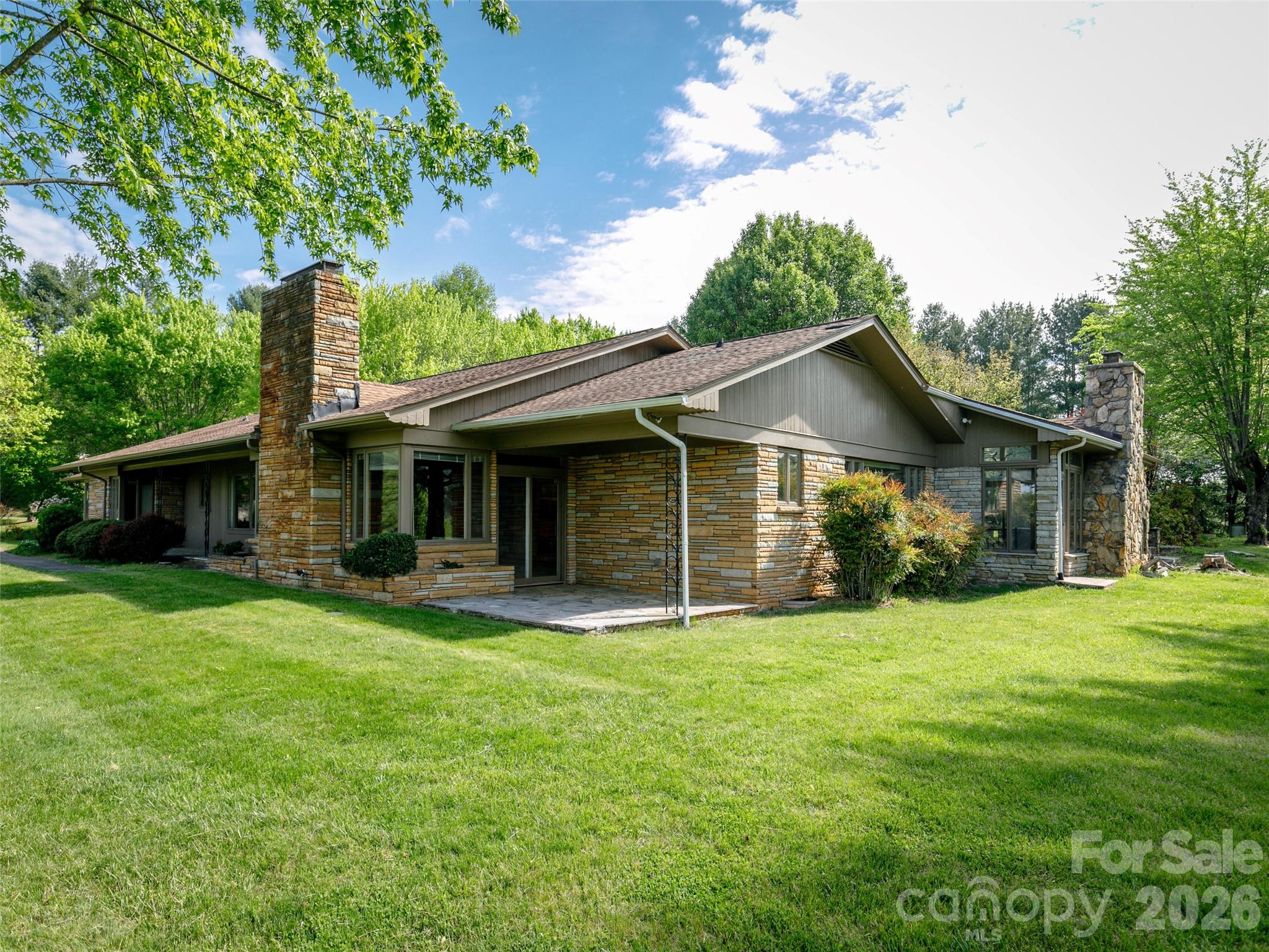110 Crest View Road Burnsville NC 28714