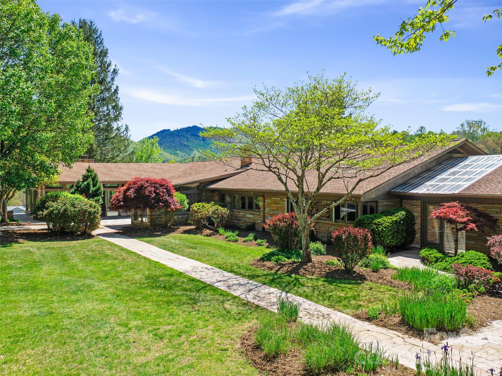 110 Crest View Road Burnsville NC 28714
